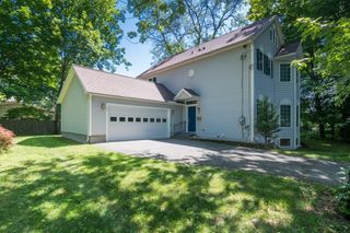 62 Fairview Ave, Northampton, MA 01060