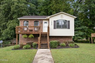 1009 Phillip Drew Drive, Johnson City, TN 37604