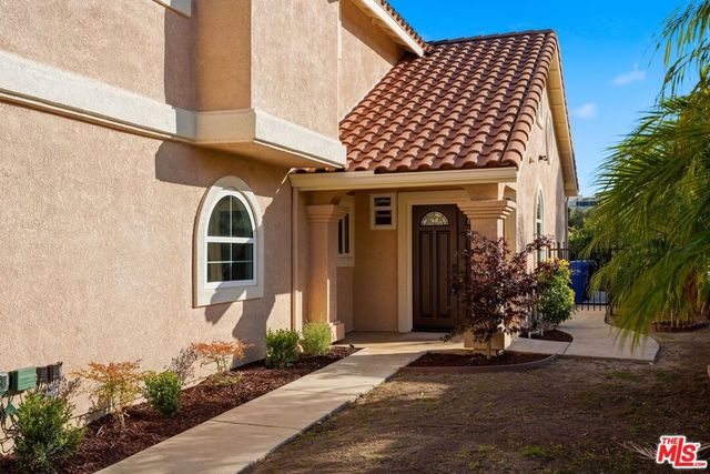 1752 Blossom Court, Newbury Park, CA 91320