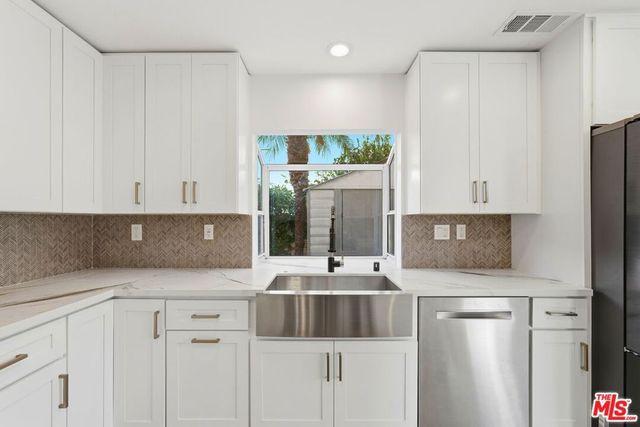 1752 Blossom Court, Newbury Park, CA 91320