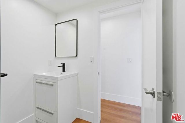 1752 Blossom Court, Newbury Park, CA 91320