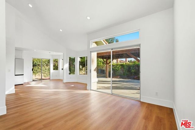 1752 Blossom Court, Newbury Park, CA 91320