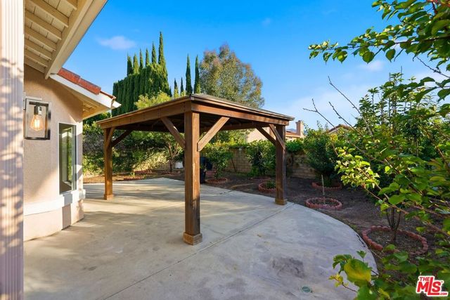 1752 Blossom Court, Newbury Park, CA 91320