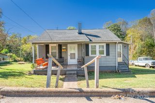 250 S Caldwell Avenue, Newton, NC 28658