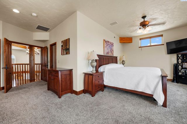 34214 S Glenn Miller Road Pr Se, Kennewick, WA 99338