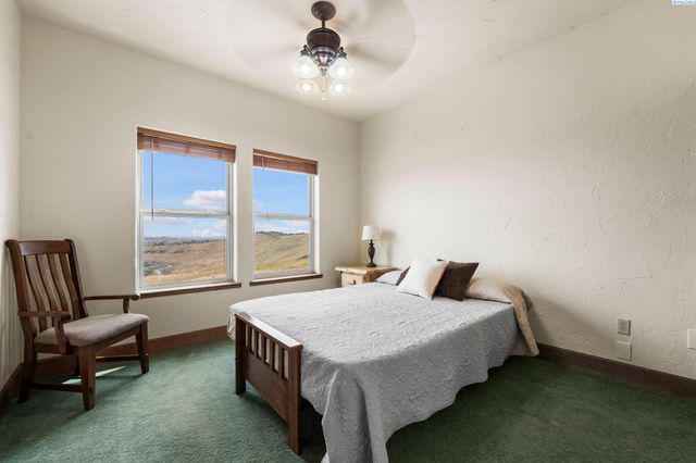 34214 S Glenn Miller Road Pr Se, Kennewick, WA 99338