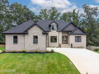 591 Yosemite Drive Drive, Lenoir City, TN 37771
