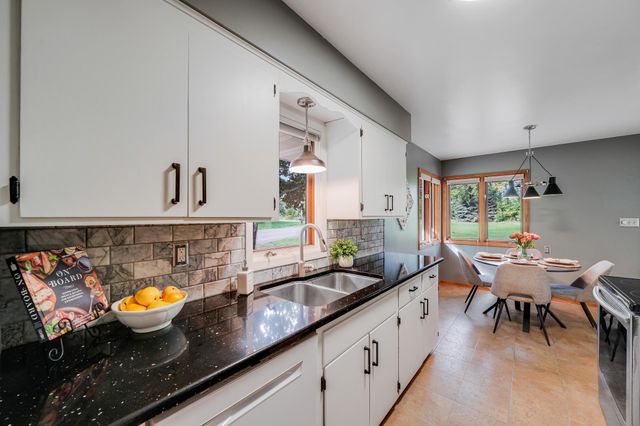 2153 Holloway Avenue E, North Saint Paul, MN 55109