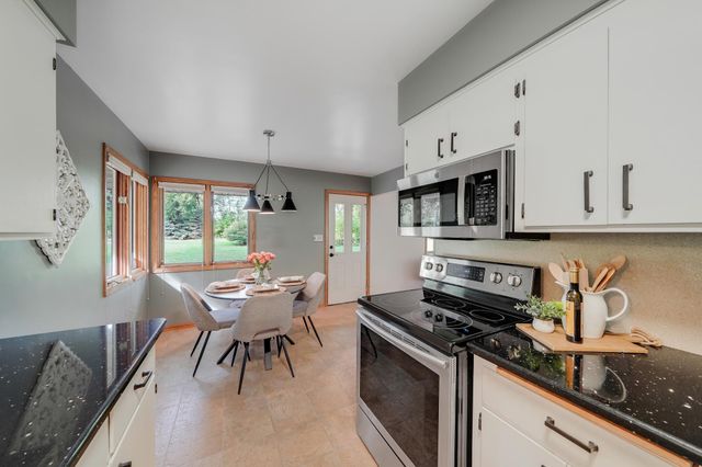 2153 Holloway Avenue E, North Saint Paul, MN 55109