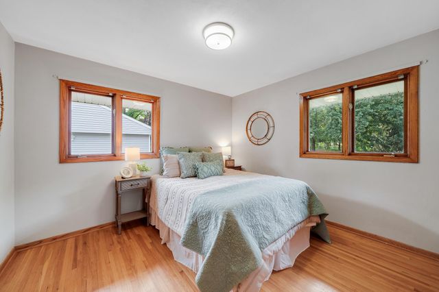 2153 Holloway Avenue E, North Saint Paul, MN 55109