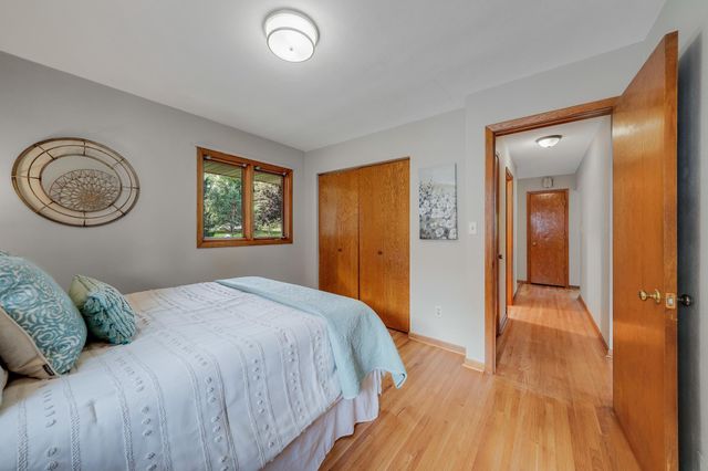 2153 Holloway Avenue E, North Saint Paul, MN 55109