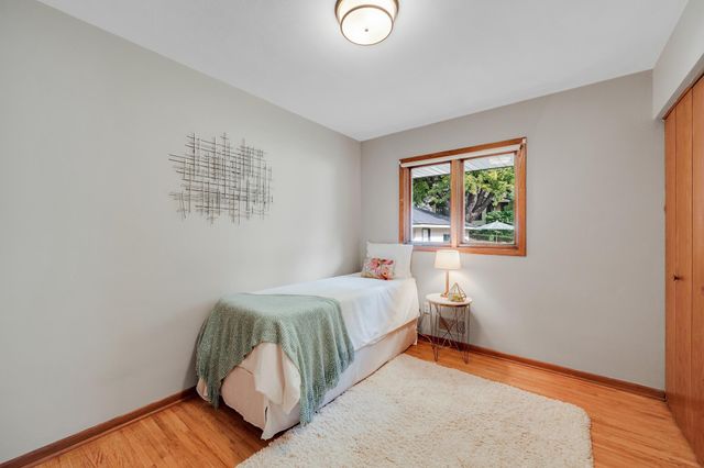 2153 Holloway Avenue E, North Saint Paul, MN 55109