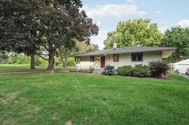 2153 Holloway Avenue E, North Saint Paul, MN 55109
