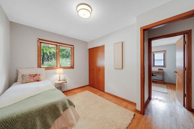 2153 Holloway Avenue E, North Saint Paul, MN 55109