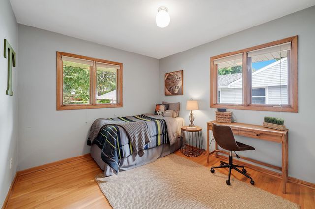 2153 Holloway Avenue E, North Saint Paul, MN 55109