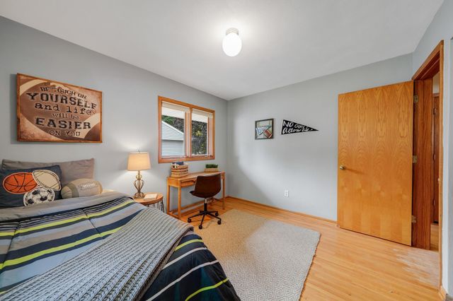 2153 Holloway Avenue E, North Saint Paul, MN 55109