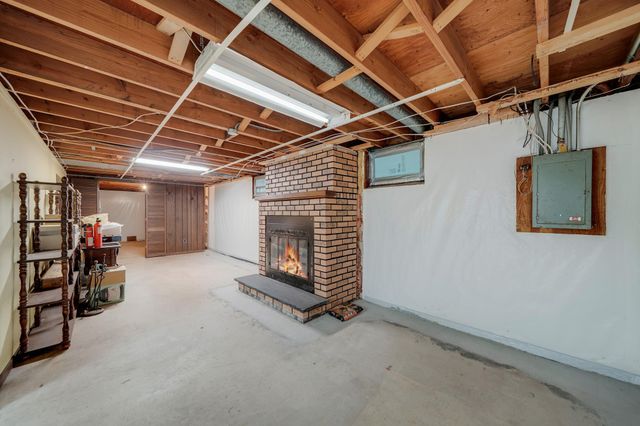 2153 Holloway Avenue E, North Saint Paul, MN 55109