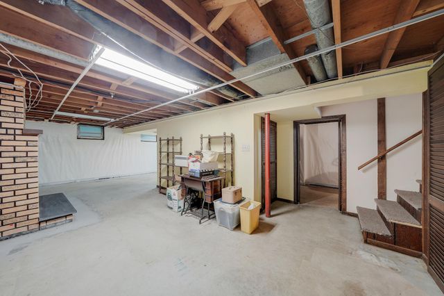 2153 Holloway Avenue E, North Saint Paul, MN 55109