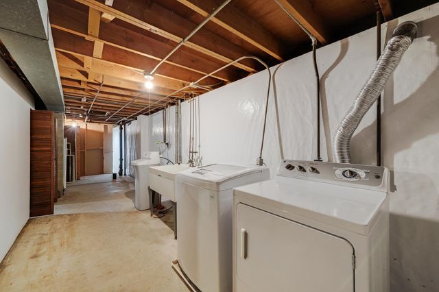 2153 Holloway Avenue E, North Saint Paul, MN 55109