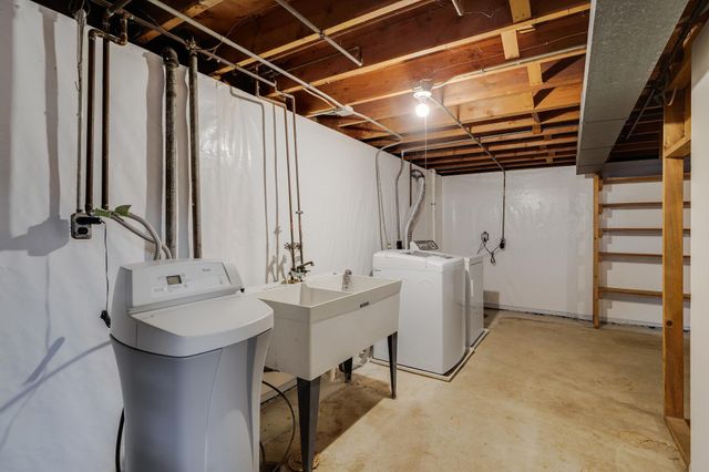 2153 Holloway Avenue E, North Saint Paul, MN 55109