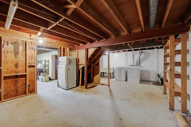 2153 Holloway Avenue E, North Saint Paul, MN 55109