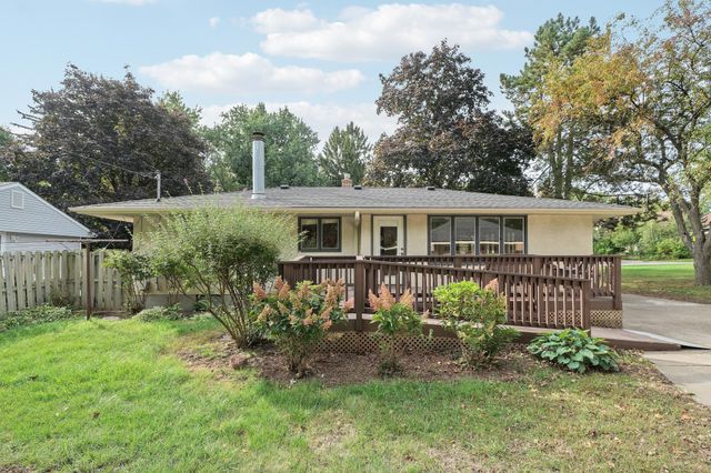 2153 Holloway Avenue E, North Saint Paul, MN 55109