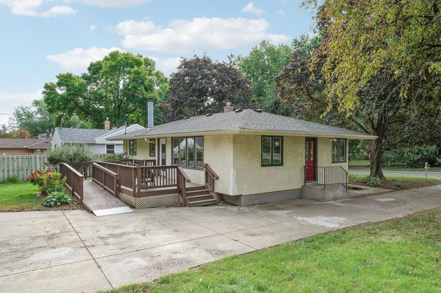 2153 Holloway Avenue E, North Saint Paul, MN 55109