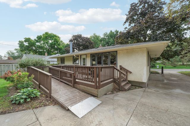 2153 Holloway Avenue E, North Saint Paul, MN 55109