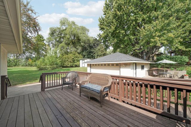 2153 Holloway Avenue E, North Saint Paul, MN 55109