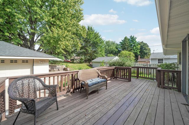 2153 Holloway Avenue E, North Saint Paul, MN 55109