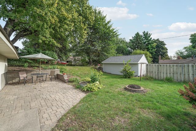 2153 Holloway Avenue E, North Saint Paul, MN 55109