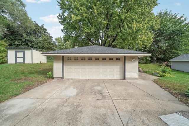 2153 Holloway Avenue E, North Saint Paul, MN 55109