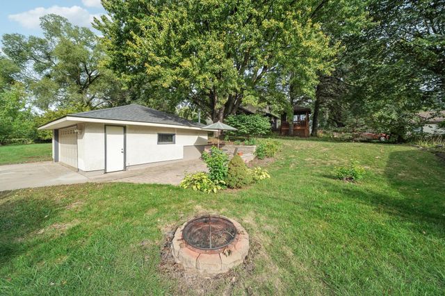 2153 Holloway Avenue E, North Saint Paul, MN 55109