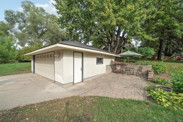 2153 Holloway Avenue E, North Saint Paul, MN 55109