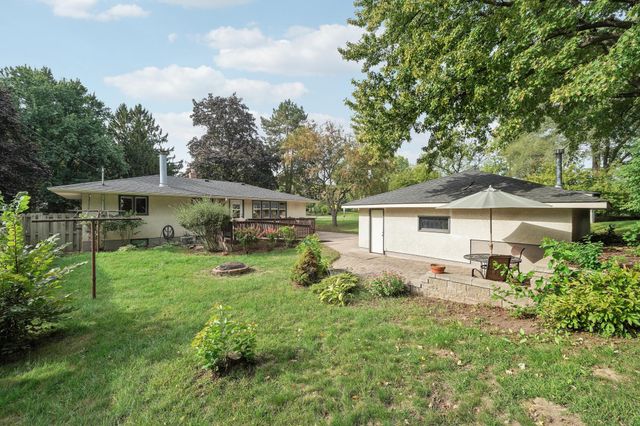 2153 Holloway Avenue E, North Saint Paul, MN 55109