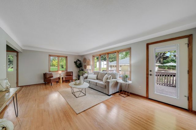 2153 Holloway Avenue E, North Saint Paul, MN 55109