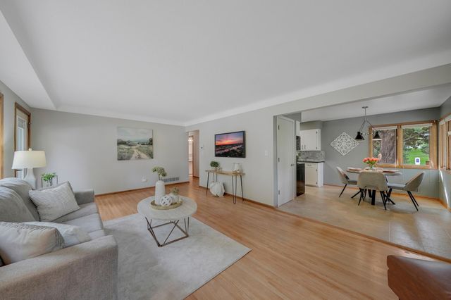 2153 Holloway Avenue E, North Saint Paul, MN 55109