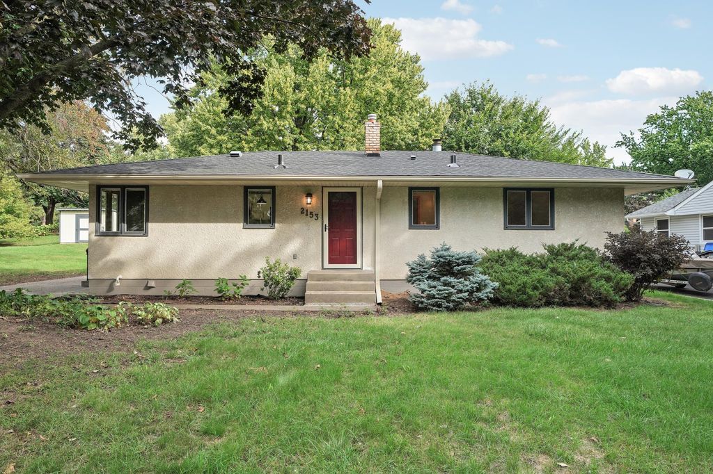2153 Holloway Avenue E, North Saint Paul, MN 55109