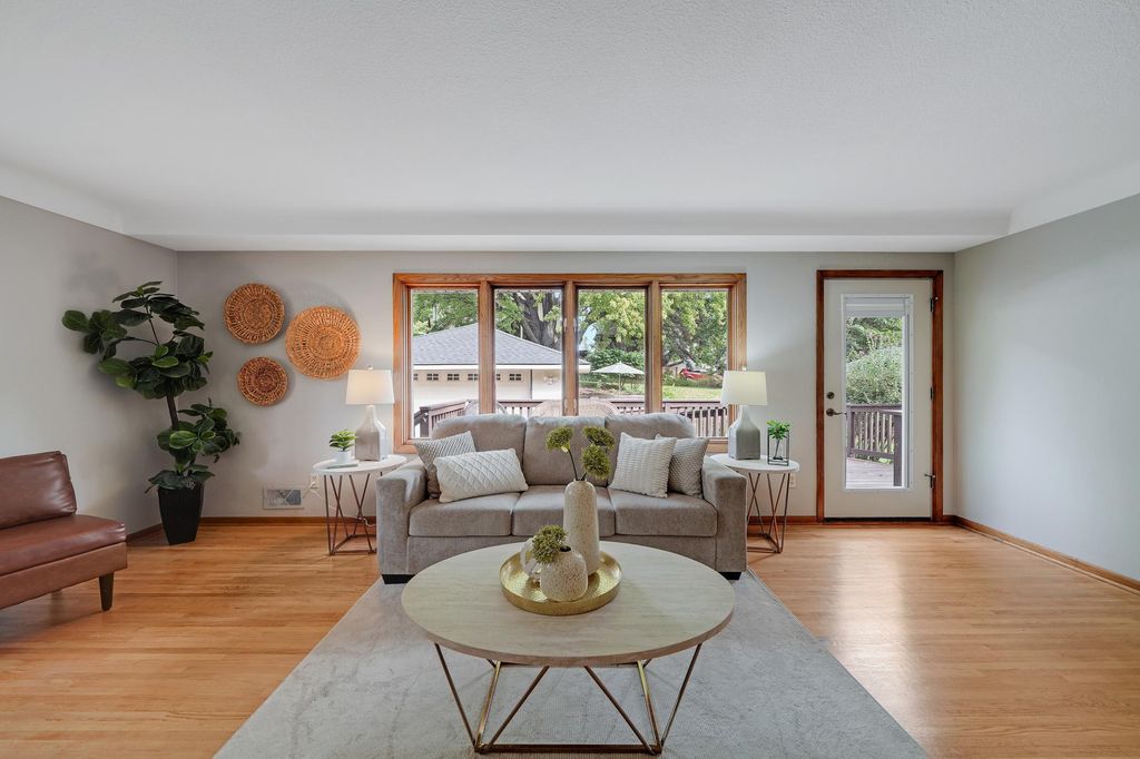 2153 Holloway Avenue E, North Saint Paul, MN 55109 — photo 5