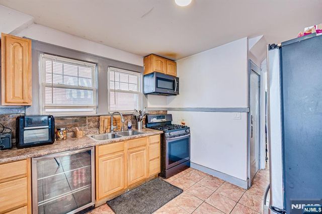 85 Hillcrest Terrace, East Orange, NJ 07018