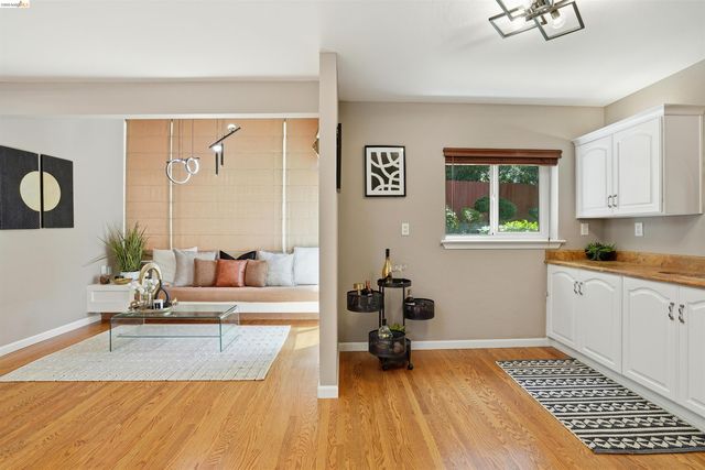 4500 Oak Hill Rd, Oakland, CA 94605