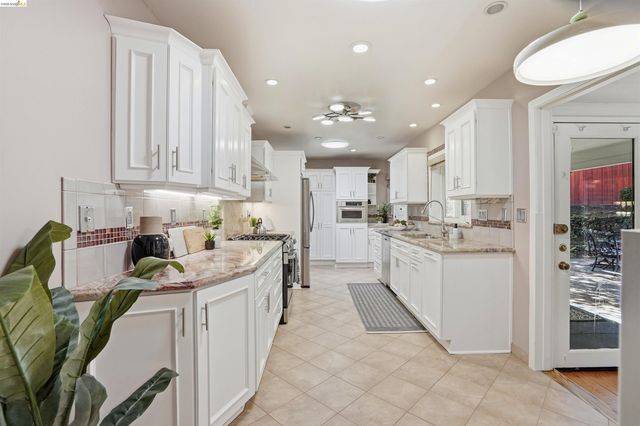 4500 Oak Hill Rd, Oakland, CA 94605