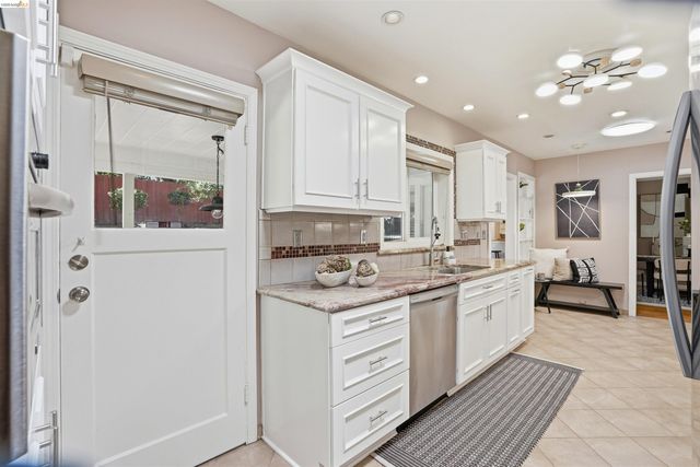 4500 Oak Hill Rd, Oakland, CA 94605