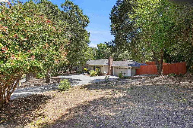 4500 Oak Hill Rd, Oakland, CA 94605