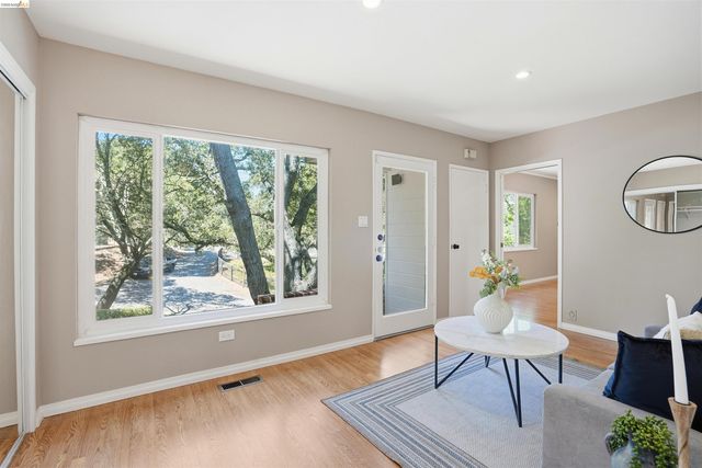 4500 Oak Hill Rd, Oakland, CA 94605