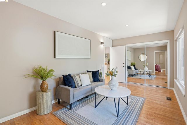 4500 Oak Hill Rd, Oakland, CA 94605
