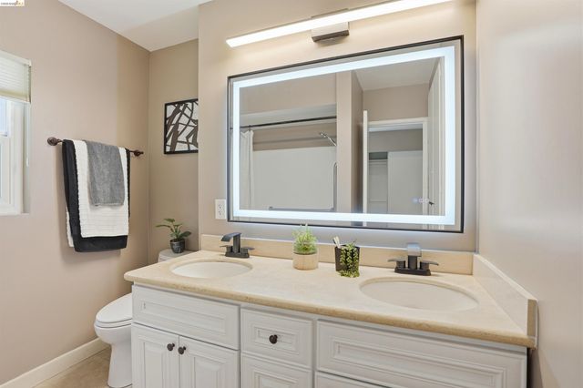 4500 Oak Hill Rd, Oakland, CA 94605