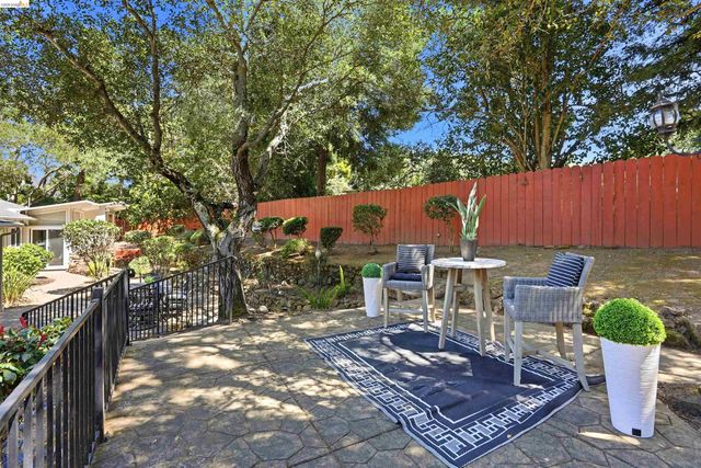 4500 Oak Hill Rd, Oakland, CA 94605