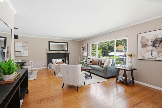 4500 Oak Hill Rd, Oakland, CA 94605