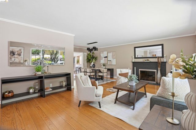 4500 Oak Hill Rd, Oakland, CA 94605